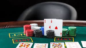 Antarmuka aplikasi sloki88 menampilkan slot, taruhan olahraga, dan live dealer
